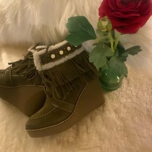 SAM EDELMAN-Green suede ankle boot with a wedge heel. Sz 5